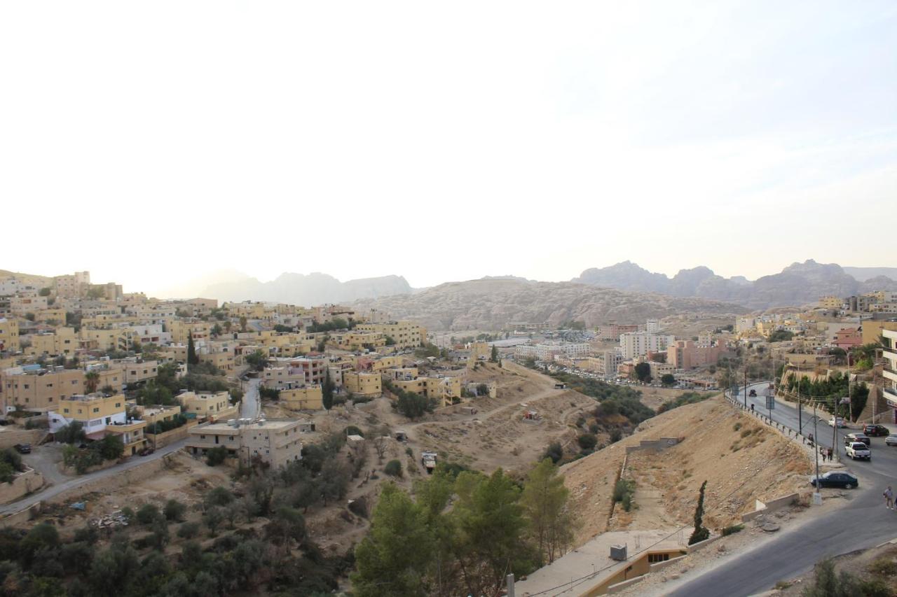 Petra Visitors Hotel Wadi Musa Exterior photo