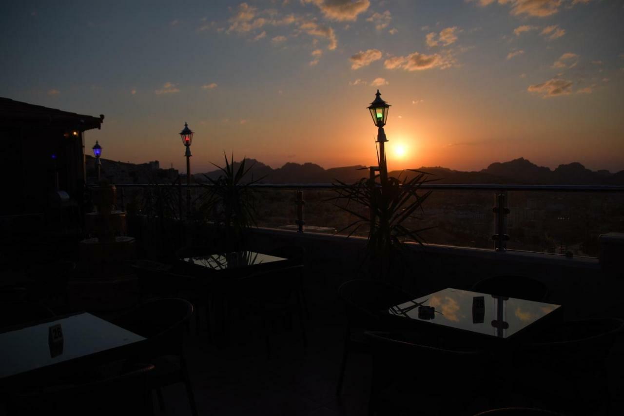 Petra Visitors Hotel Wadi Musa Exterior photo